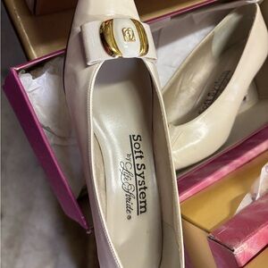 Life Stride Women's Ivory Heels with Gold Accent